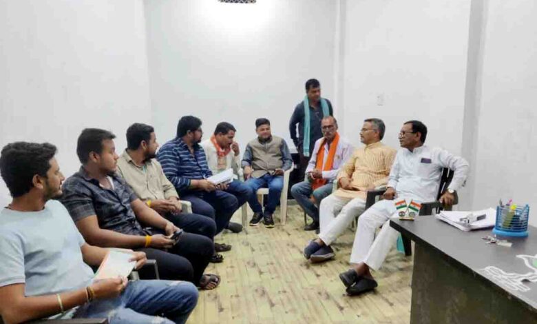 डोलरिया में बैठक में कार्यकर्ताओं को दिया मार्गदर्शन