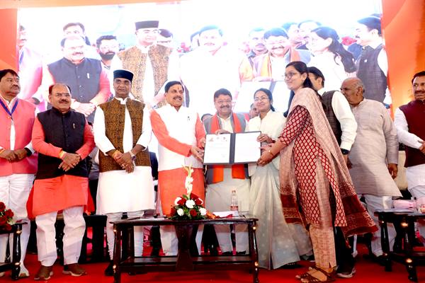 नगरों के विकास के लिए राशि का अंतरण, नगरीय निकायों को दिए गए स्वच्छता क्षेत्र में पुरस्कार
