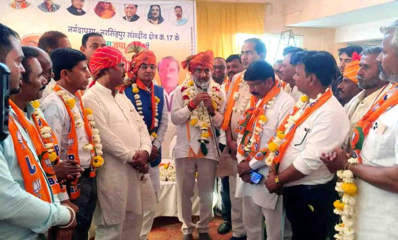 सांसद प्रत्याशी दर्शनसिंह चौधरी के समक्ष भाजपा में हुए शामिल 100 से अधिक आप पदाधिकारी