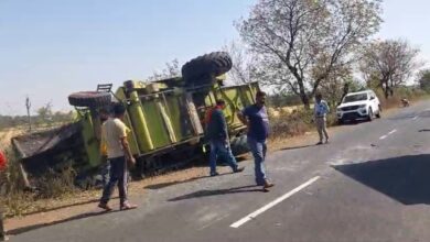 हार्वेस्टर-पिकअप की आमने सामने भिड़ंत