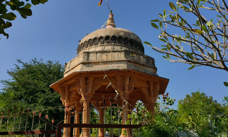 पुरात्तत्व विभाग के अधीन है 18 वी शताब्दी में बना छत्री मंदिर, भक्तों के लिए बना है आस्था का केंद्र