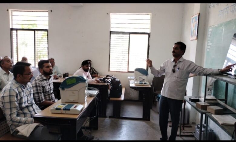 मतदान दलों को दायित्वों के निर्वहन के बारे में बताया गया, कंट्रोल यूनिट का प्रभारी कौन रहेगा?