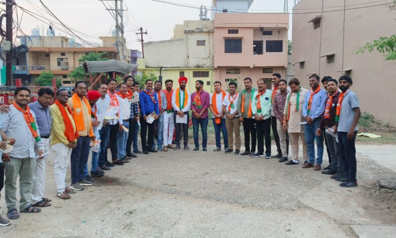 भाजपा कार्यकर्ता ने पीले चावल डाल दिए पीएम की सभा के आमंत्रण